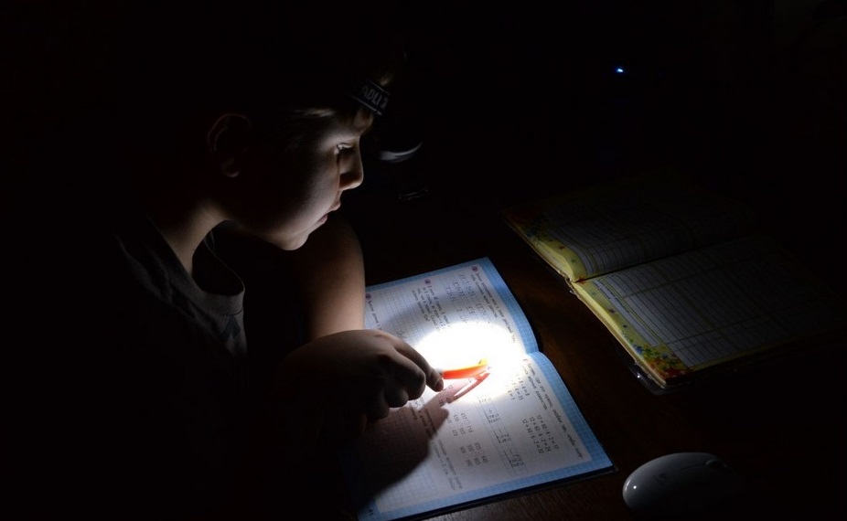 Отключили свет за долги в школе Усть-Абакана