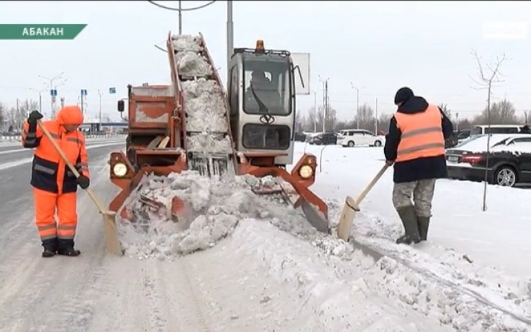 Каток абакан. Каток в Абакане 2021. Каток в Абакане 2022. Плавление снега на дороге. Стройотходы превращаются в дороги.