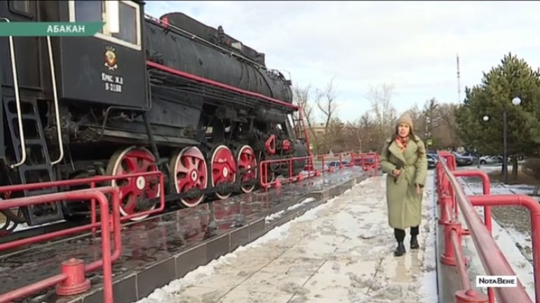 Иркутск абакан жд. Взрыв паровоза на Варшавском вокзале. Паровоз у мемориала прорыв кольца. Паровозик под стеклом на ЖД вокзале Уфа.