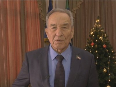 Владимир Штыгашев и Валентин Коновалов поздравляют жителей Хакасии
