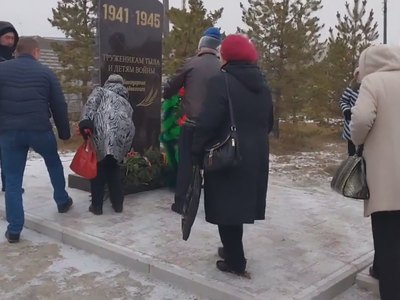 В Усть-Абакане установили мемориальную стелу