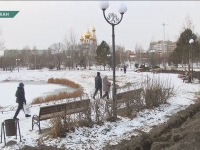 Траншею через весь парк вырыли коммунальщики