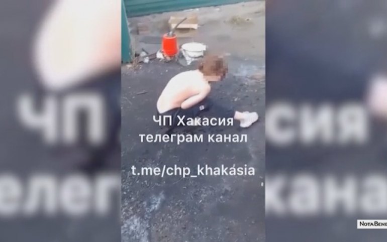 пьяную девушку раздели до гола