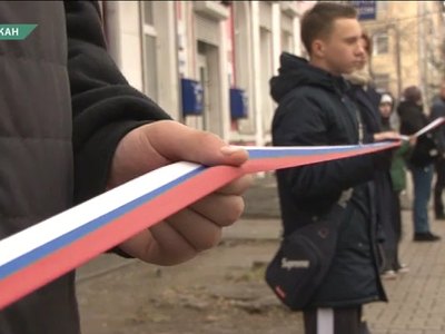В полдень в Абакане растянули 30-метровую «ленту единства»