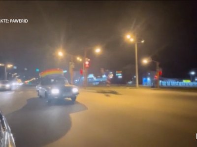 Энтузиаст прокатился в бассейне на крыше Волги 