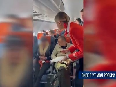 Пассажирка, летевшая в Абакан, курила и скандалила в самолете 