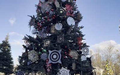 Праздничная елка Хакасии украсила главную аллею ВДНХ 