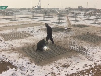 Ютиться в переполненной школе Белого Яра осталось не долго
