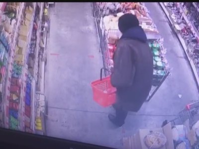 Усть-абаканец вынес из дискаунтера 14 головок сыра 