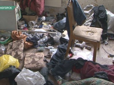 Драки, попойки и тараканы: о маргиналах в муниципальных квартирах 