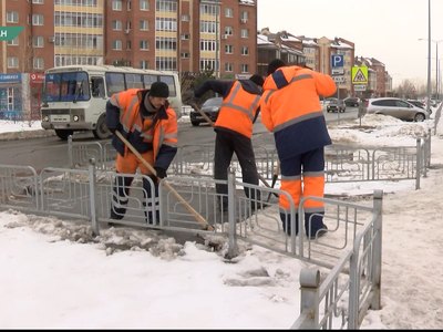 Абаканская спецавтобаза вывела на дороги всю технику для уборки снега