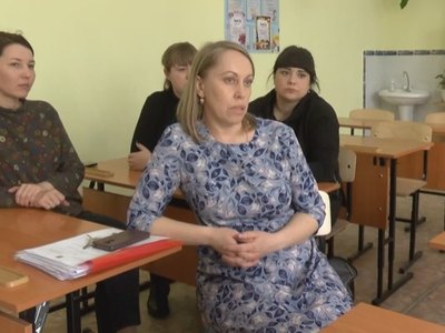 Учителя жалуются: вместо прибавки к зарплате пропали стимулирующие выплаты