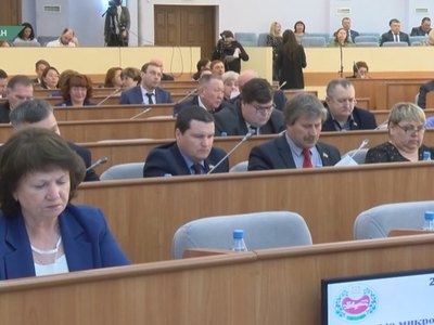 Коммунисты и единороссы поспорили о составе следующего созыва Верховного Совета
