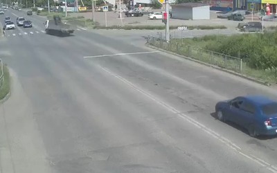 В Абакане водитель грузовика наплевал на правила 