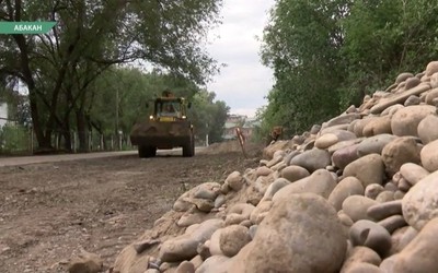 Благоустройство аллеи возле 29 школы возобновили 