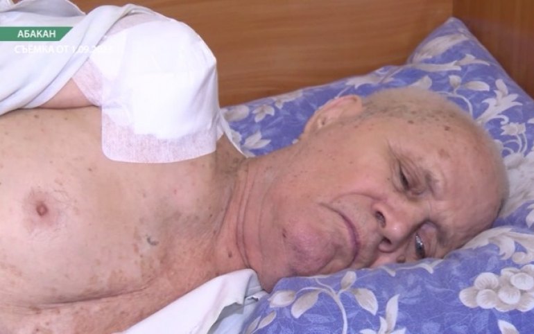 Пенсионеру, у которого гноилось плечо, становится лучше
