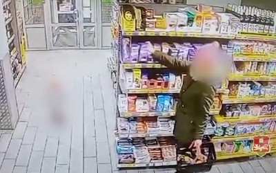 Виски и 16 плиток шоколада стащила из магазина абаканка 