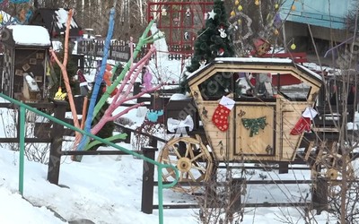 Сказочная новогодняя карета появилась во дворе дома в Черемушках