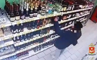 Cыр, кофе, алкоголь: серийного магазинного вора поймали в Саяногорске 