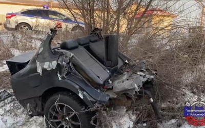 Subaru с молодым курсантом автошколы за рулем стала грудой металла в Красноярске 