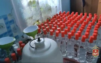 Больше 200 литров паленого алкоголя изъяли в Черногорске