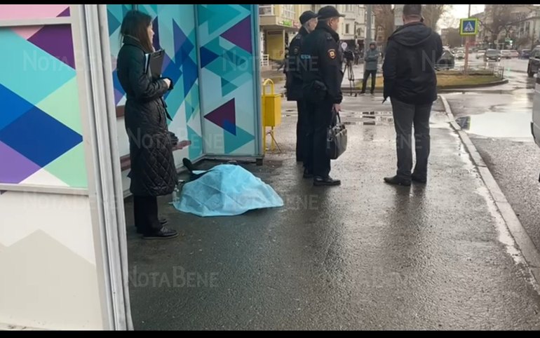 В центре Абакана на остановке нашли труп   | Медиагруппа "Юг Сибири"
