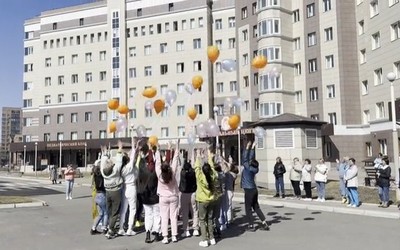 Флешмоб в честь Всероссийского дня беременных впервые прошел в Абакане