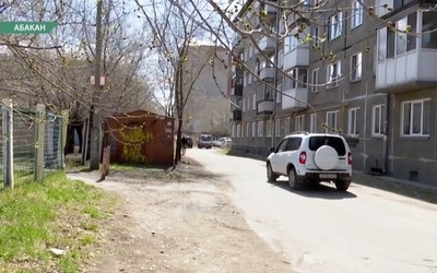 Оживлённое движение около детского сада пугает родителей