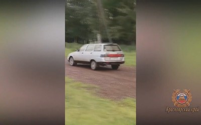 Сгонял до бабушки: в Красноярском крае 8-летний мальчик разъезжал по селу