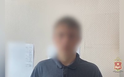 16-летнего курьера мошенников, обманувшего пенсионера из Хакасии, задержали