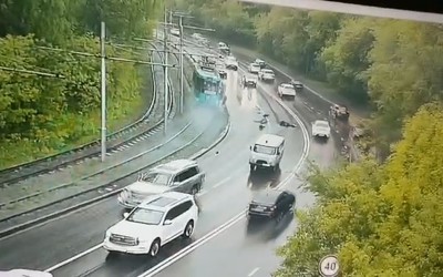 Людей выбрасывало на дорогу: больше 100 человек пострадали в ДТП с трамваями в Кемерове