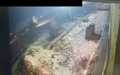 Грузовик переехал мужчину в Абакане и скрылся с места