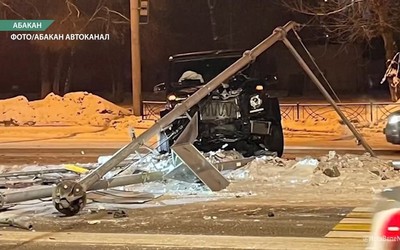 Влетевший в светофор водитель гелендвагена был трезв