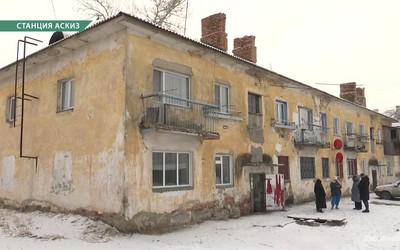 Жители сразу 10 аварийных домов станции Аскиз просят власти срочно переселить их