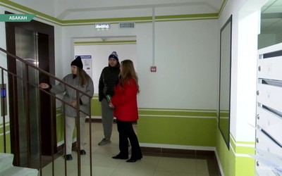 Живут своей жизнью лифты в абаканской новостройке по Бограда
