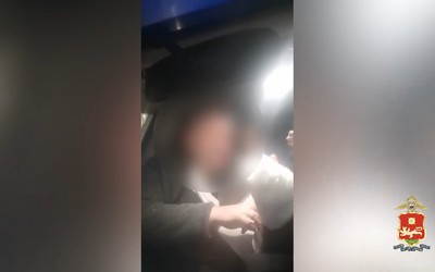 Пьяный водитель в Абакане кусал себя за запястье