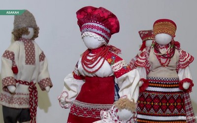 В ГЦК «Победа» открылась выставка миниатюр костюмов разных народов