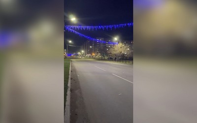 В Саяногорске уже включили новогоднюю иллюминацию