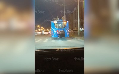 Зацеперы прокатились на электробусе по Некрасова