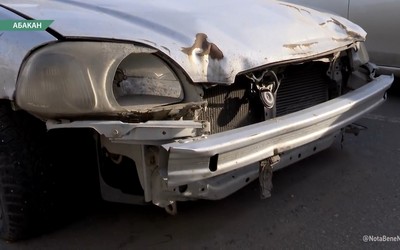 Под окнами абаканской мэрии кто-то бросил машину