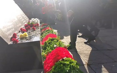 На Привокзальной площади прошел траурный митинг