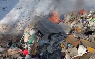 Мусоровоз загорелся на ходу в Хакасии