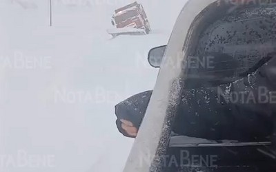 Вершина Теи в снежном плену