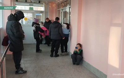 По 2 часа с температурой ждали приёма врачей абаканские дети