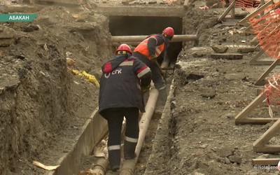 Разрытые трубы на Пушкина,105 мешают горожанам и предпринимателям