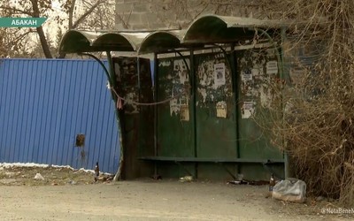 Мусор на автобусной остановке на Орбитовских дачах убрали