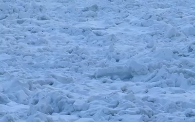 Зимний ледоход продолжается в Абазе. Уровень воды высокий