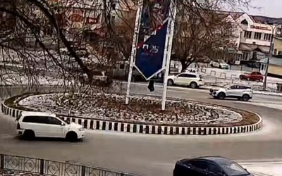 Внезапно: турникмен в Саяногорске решил «потренить» на кольце кассы Аэрофлота