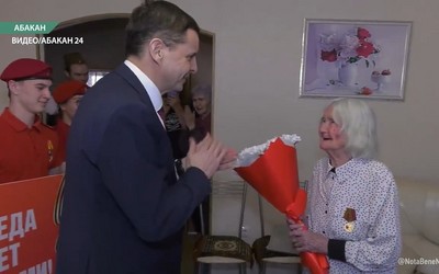 Глава Абакана вручил медали в честь 80-летия Победы
