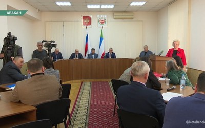 Глава Усть-Абаканского района просит прокурора проверить правительство на коррупцию